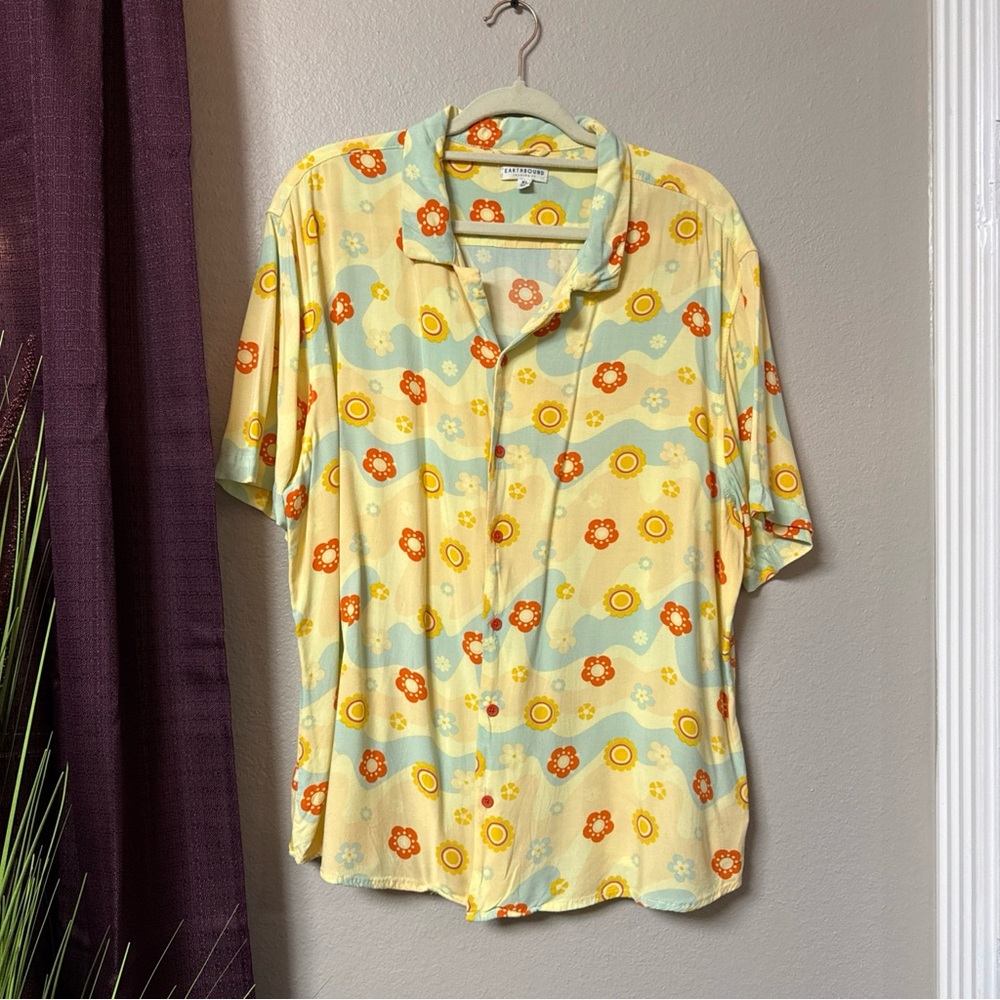 #760 Earthbound short Sleeve Button Down Top Size Xl